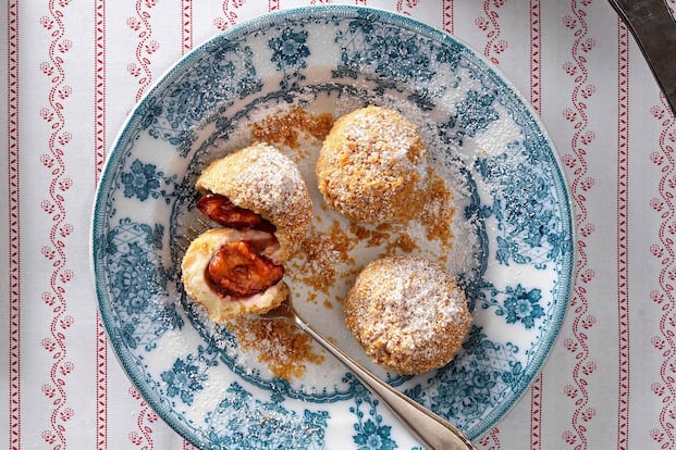 Zwetschkenknödel - 1:20 h - Rezept - Servus