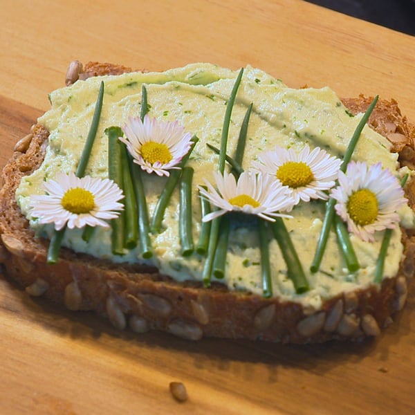Selbstgemachter Frischkäse mit Kräutern