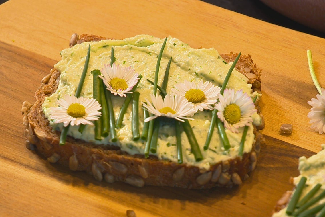 selbstgemachter Frischkäse mit Kräutern