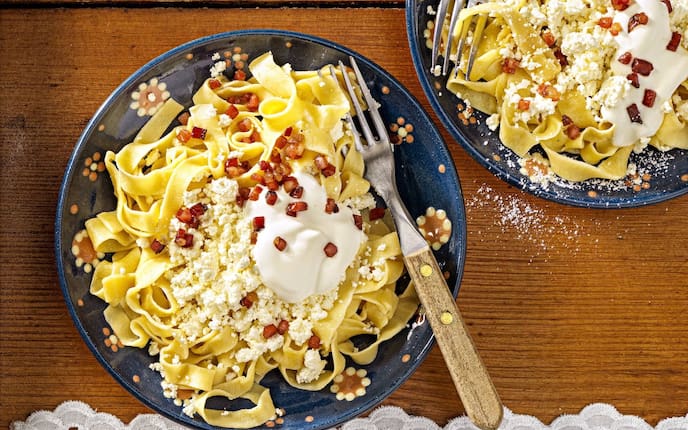 Aus Omas Kochbuch, Topfennudeln, Speck, Staubzucker, Hauptspeise