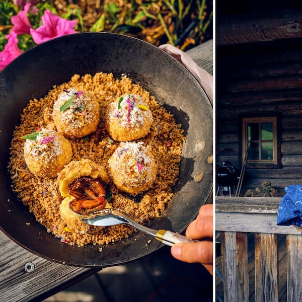 Rechts eine Pfanne mit Topfen-Zwetschkenknödel mit Nussbutter, rechts Köchin Paula Bründl auf einem Balkon.