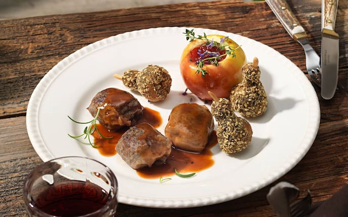 Rehmedaillons, Rosmarin, Rosmarinjus, Apfel, Kartoffeln, Erdäpfel, Rotwein