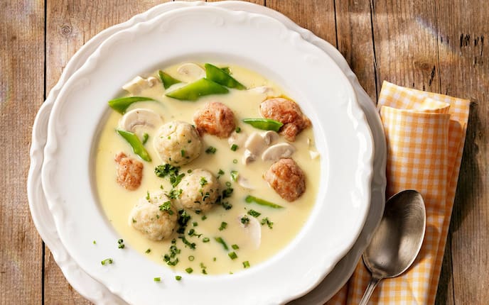 Wiener Hühnereinmachsuppe mit „Austern“ und Bröselknödeln, Hühnersuppe, Huhn, Suppe, Knödel, Champignons, Servus Rezept