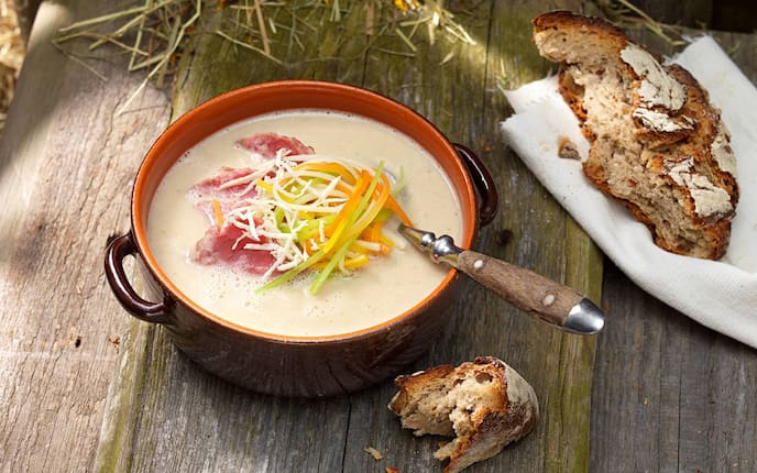 Bergheusuppe mit Krenfleisch vom Schweinswangerl, Suppe, Bergheu, Fleisch, Kren, Schwein, Servus Rezept