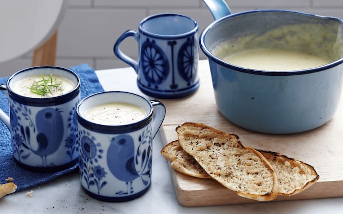 Mandelsuppe mit Lauchringen