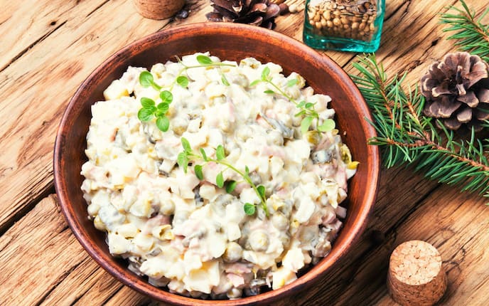 Mayonnaissalat zu Weihnachten mit Ananas