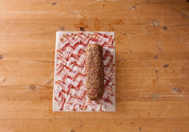 Faschierter Braten, Specknetz, Backpapier